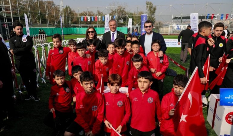 İBB, BALAT SPOR TESİSLERİ’Nİ BAŞTAN AŞAĞI YENİLEDİ (6)