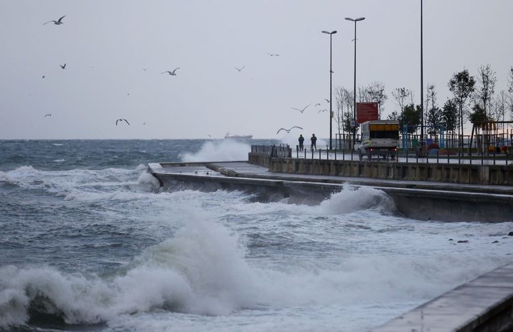 İstanbul’da Lodos Etkili Olacak: İBB Kış Şartlarıyla 3 Bin 834 Personelle Mücadele Etti