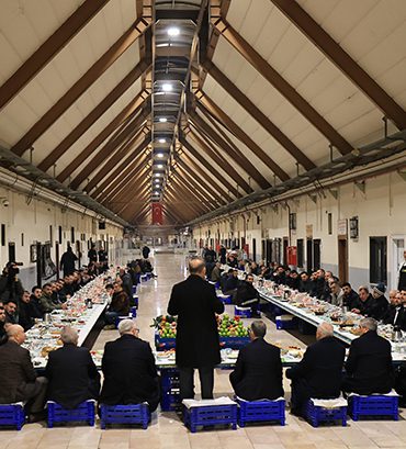 Bayrampaşa Hali’nde Sahur Nuri Aslan Esnafla Kasalar Üzerinde Buluştu (5)