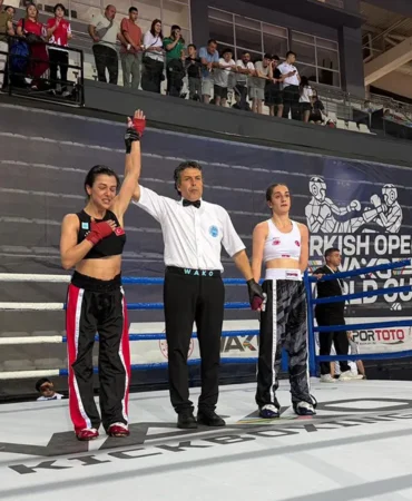Bağcılar Belediyesi personeli Emine Arslan, Kick Boks Dünya Kupası Şampiyonu oldu (2)