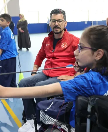 (HABER) Türkiye’nin ilk Engelli Çocuk Okçuluk Takımı Bağcılar’da kuruldu (4)
