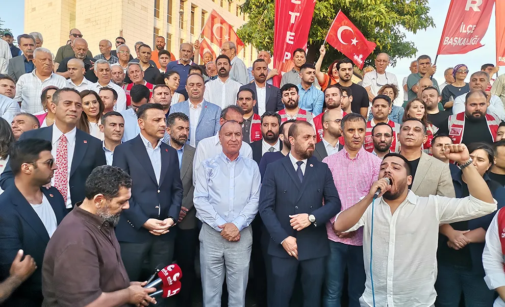 CHP'DEN ZEYTİNBURNU'NDA GÜÇ GÖSTERİSİ: "BUGÜN KAZANDIĞINI SANANLAR YARIN KAYBEDECEK"