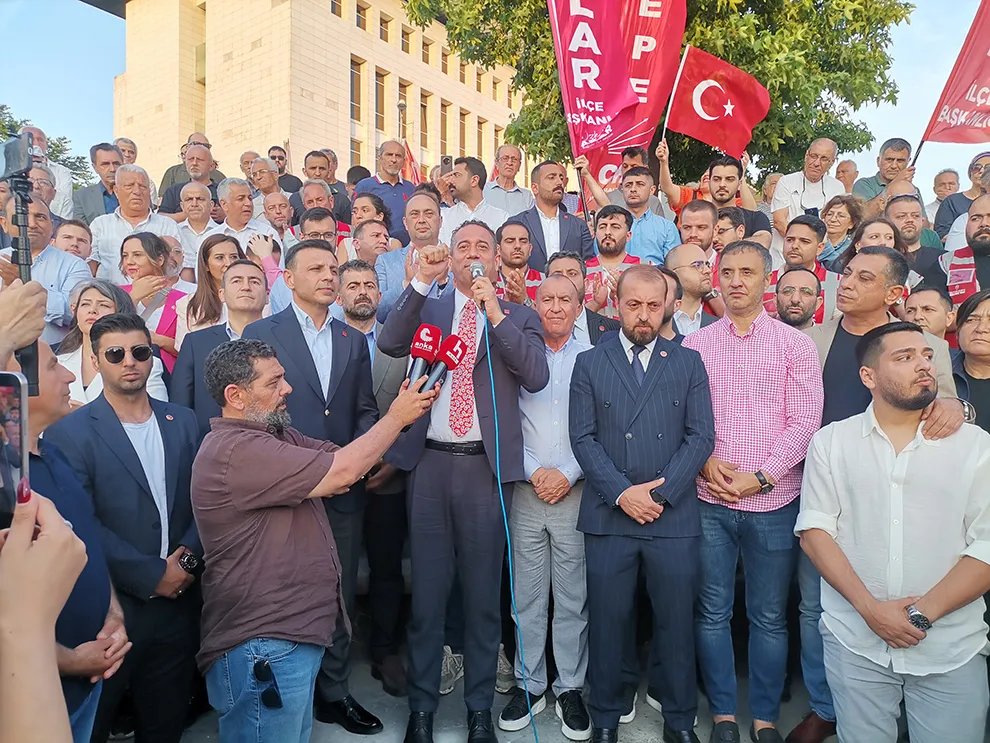 CHP'DEN ZEYTİNBURNU'NDA GÜÇ GÖSTERİSİ: "BUGÜN KAZANDIĞINI SANANLAR YARIN KAYBEDECEK"