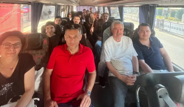 İYİ Parti İstanbul Teşkilatları Ankara Yolunda: Tandoğan’da “Bayrak Açıyoruz” Mitingi!
