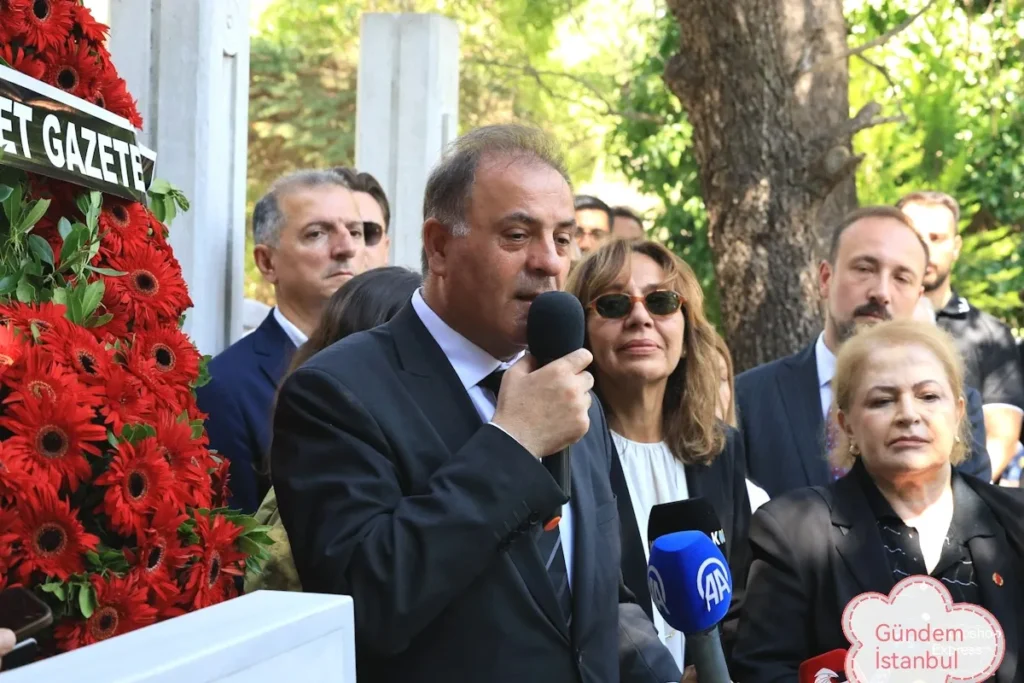 Altan Öymen Vefatının 1. Yılında Zincirlikuyu Mezarlığı'nda Anıldı