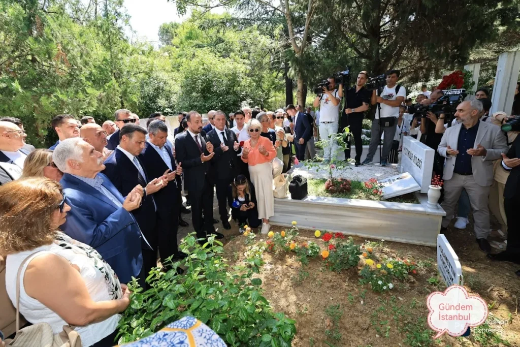 Altan Öymen Vefatının 1. Yılında Zincirlikuyu Mezarlığı'nda Anıldı