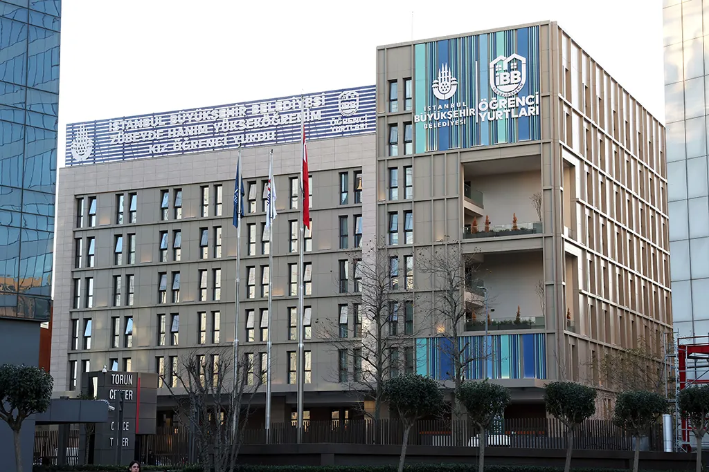 İBB Yurtları Yazın da Gençlerin Emrinde: Günlük 95 TL’ye Barınma ve Yemek Konforu!