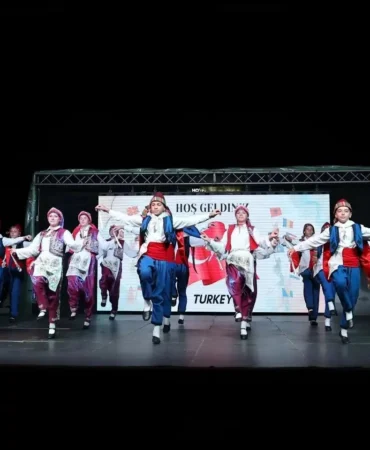 cerkezkoy-halk-oyunlari-ekibi-uskup-te-turkiye-yi-temsil-etti-1785140493-995_large