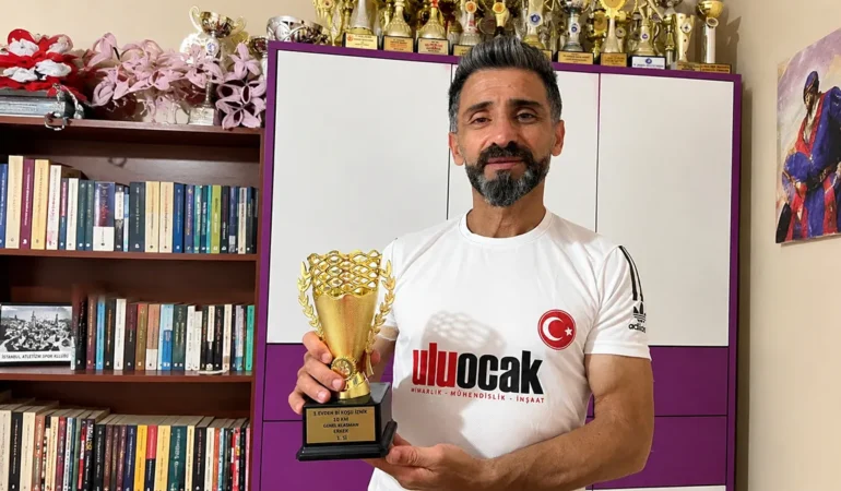 İznik’te “Evden Bi Koşu” Heyecanı: İstanbul Atletizm Spor Kulübü Sporcusu Levent Kuva Genel Klasmanda Zirvede