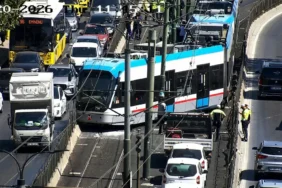 Tranway raydan çıktı