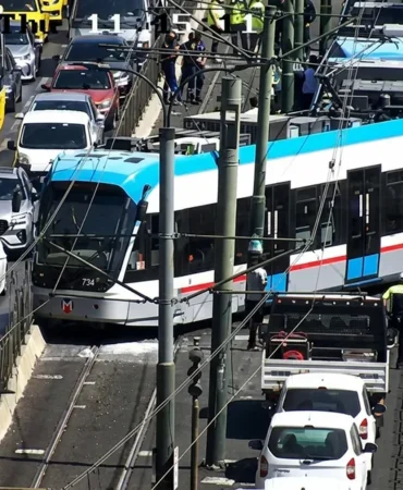 Tranway raydan çıktı