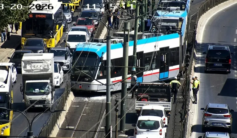 T1 Kabataş-Bağcılar Hattı’nda Tramvay Raydan Çıktı: Seferler Normale Döndü