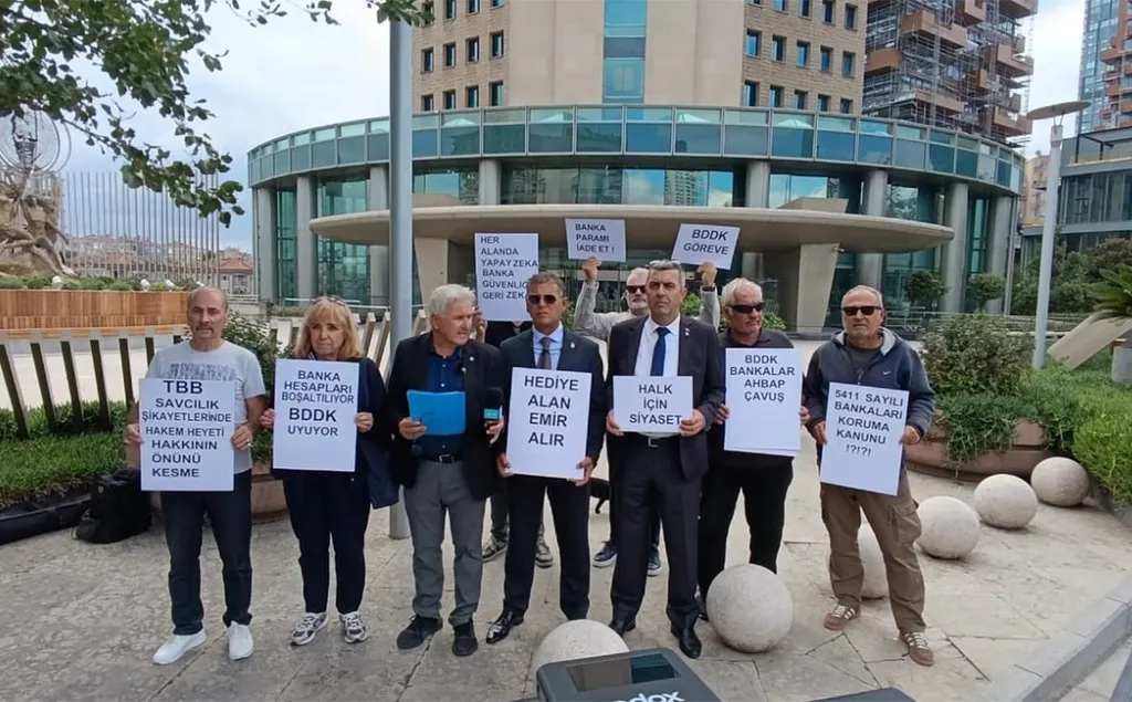Garanti Bankası Genel Müdürlüğü Önünde Eylem: İYİ Parti Bakırköy Teşkilatı Bankacılık Sistemini Gündeme Taşıdı