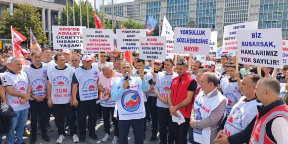 İBB Memurları Saraçhane’de Eylemde: “20 Bin Memur Her Şey Çok Güzel Olmadı Diyor”