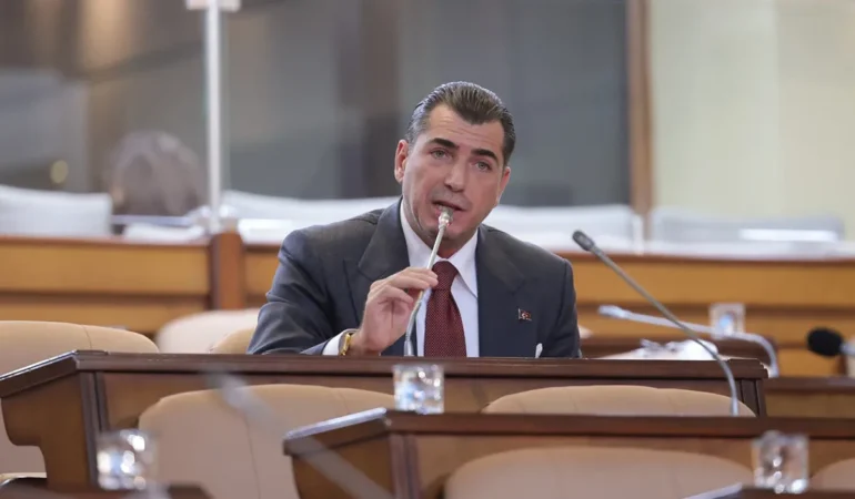 İBB Meclisi’nde Eray Arda Şoku! CHP Grubundan İstifa Edip Bağımsız Oldu