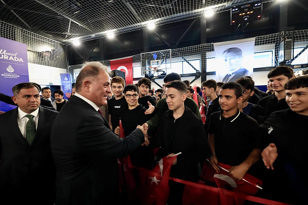 İBB’den Zeytinburnu’na Çifte Hizmet: Spor Salonu Açıldı, Kent Lokantası Müjdesi Verildi