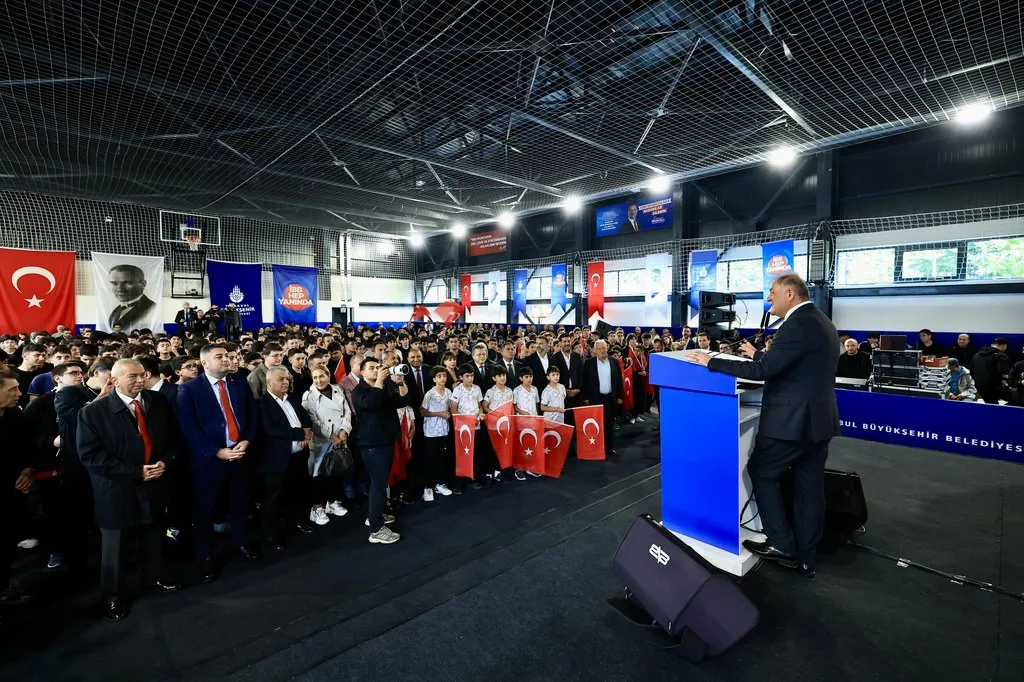 İBB’den Zeytinburnu’na Çifte Hizmet: Spor Salonu Açıldı, Kent Lokantası Müjdesi Verildi